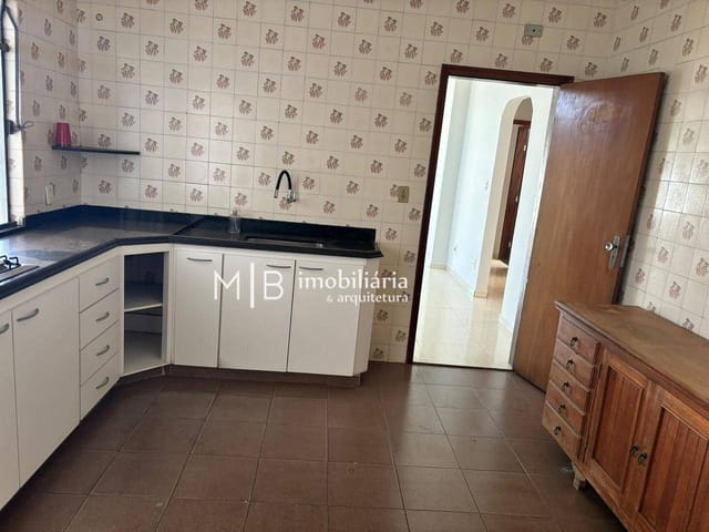 Casa 4 quartos e 1 banheiro, para alugar, no bairro Olaria em Lavras