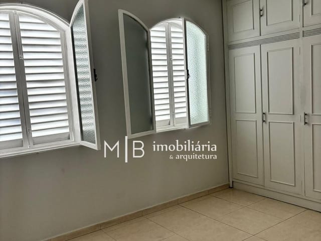 Casa 4 quartos e 1 banheiro, para alugar, no bairro Olaria em Lavras