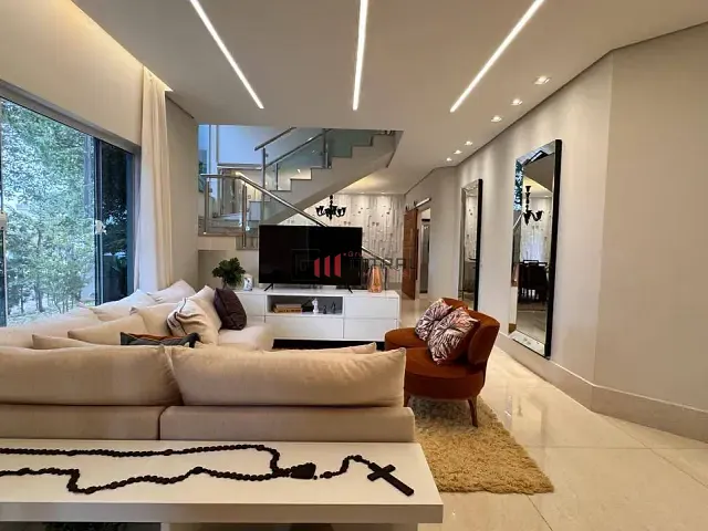 Casa com 330m² 5 quartos e 5 banheiros, à venda, no bairro Operária em Londrina