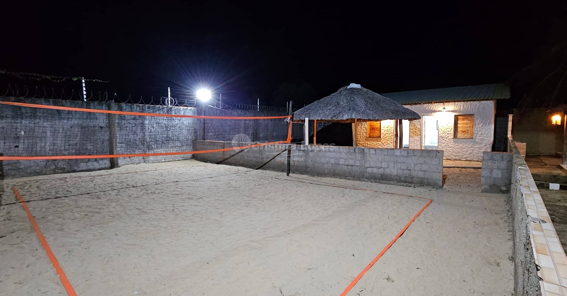 Casa à venda com 4 quartos, 150m² - Foto 2