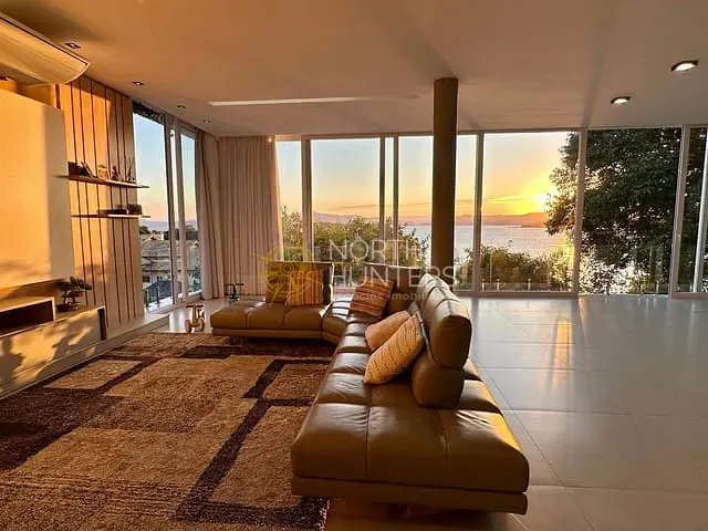 Casa com 846m² 5 quartos e 7 banheiros, à venda, no bairro Sambaqui em Florianópolis