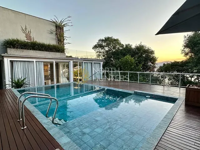 Casa com 846m² 5 quartos e 7 banheiros, à venda, no bairro Sambaqui em Florianópolis