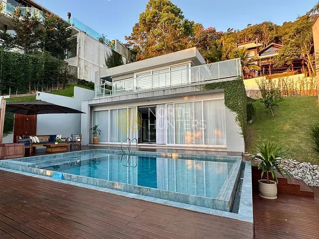 Casa com 846m² 5 quartos e 7 banheiros, à venda, no bairro Sambaqui em Florianópolis