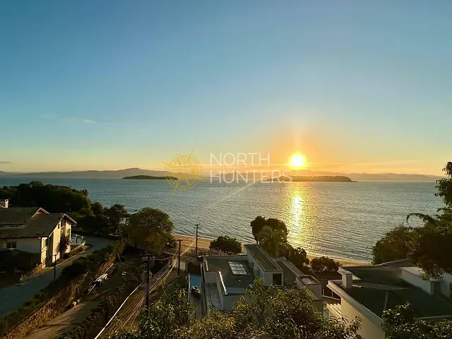 Casa com 846m² 5 quartos e 7 banheiros, à venda, no bairro Sambaqui em Florianópolis