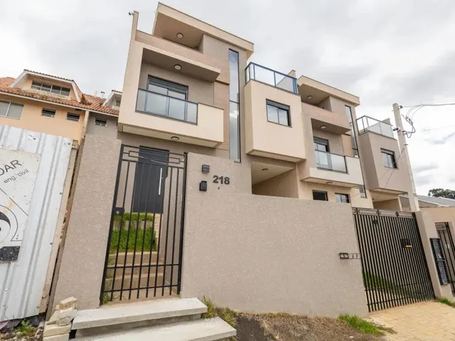 Casa com 109m² 3 quartos e 4 banheiros, à venda, no bairro Vista Alegre em Curitiba