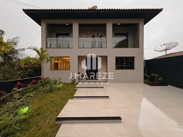Casa com 415m² 3 quartos e 5 banheiros, à venda, no bairro Centro em Apucarana