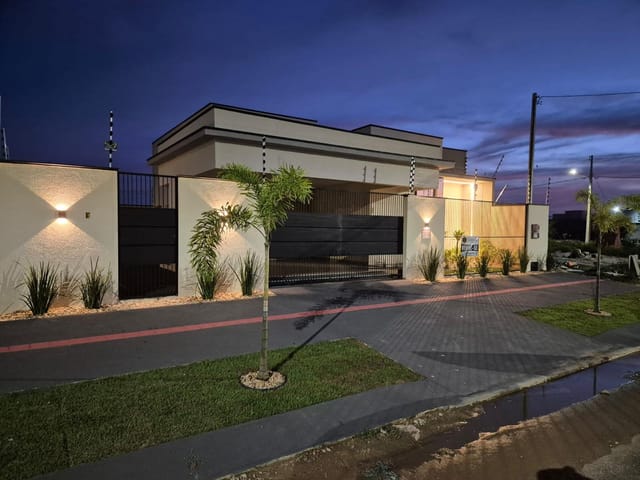 Casa com 210m² 3 quartos e 2 banheiros, à venda, no bairro Jardim Curitiba em Sinop