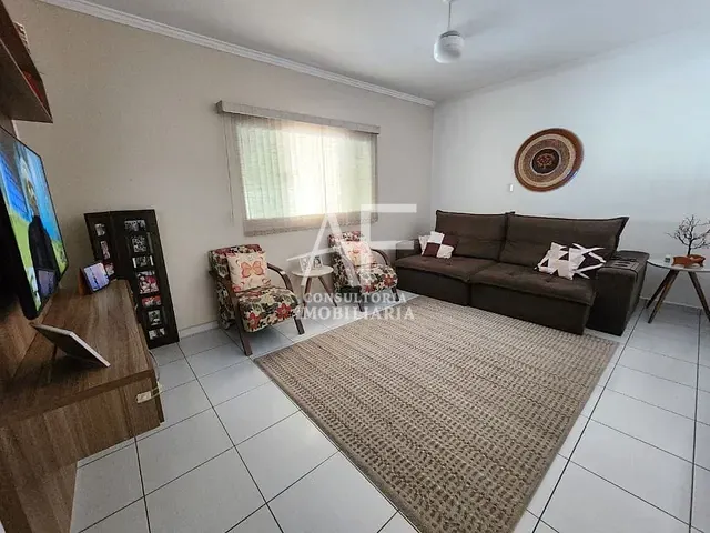 Casa com 264m² 3 quartos e 2 banheiros, à venda, no bairro Jardim Maria Augusta em Taubaté