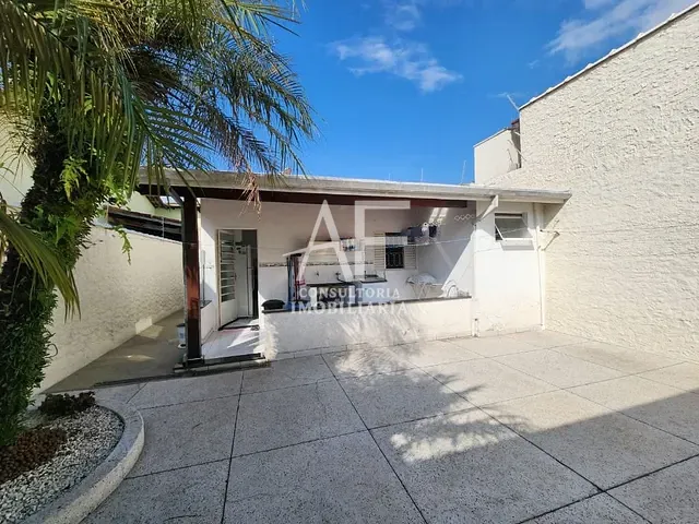 Casa com 264m² 3 quartos e 2 banheiros, à venda, no bairro Jardim Maria Augusta em Taubaté