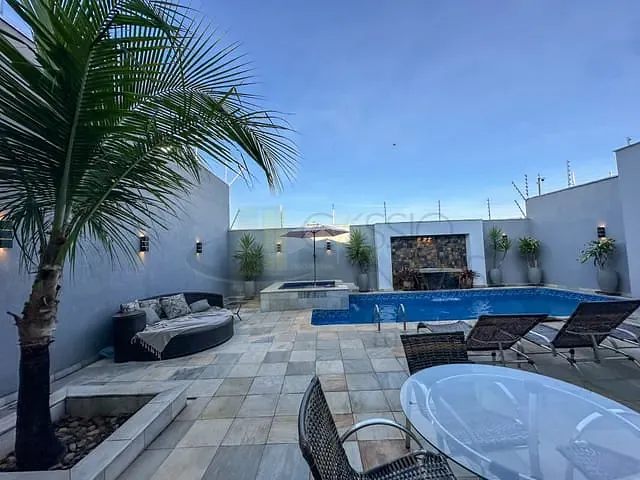 Casa com 432m² 3 quartos e 5 banheiros, à venda, no bairro Quinta Funchal em Apucarana