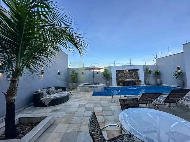 Casa com 432m² 3 quartos e 5 banheiros, à venda, no bairro Quinta Funchal em Apucarana