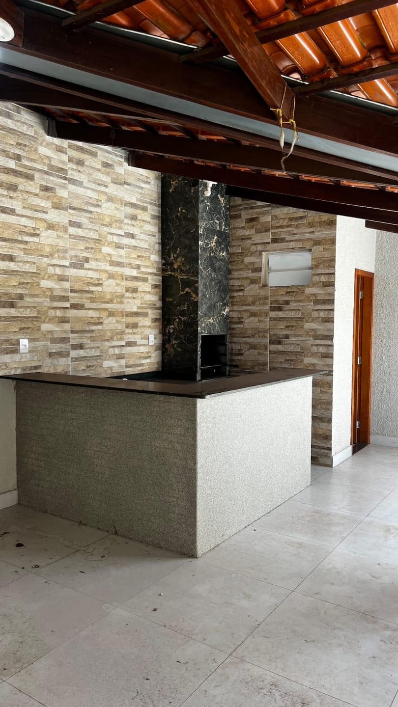 Casa à venda com 3 quartos, 120m² - Foto 1