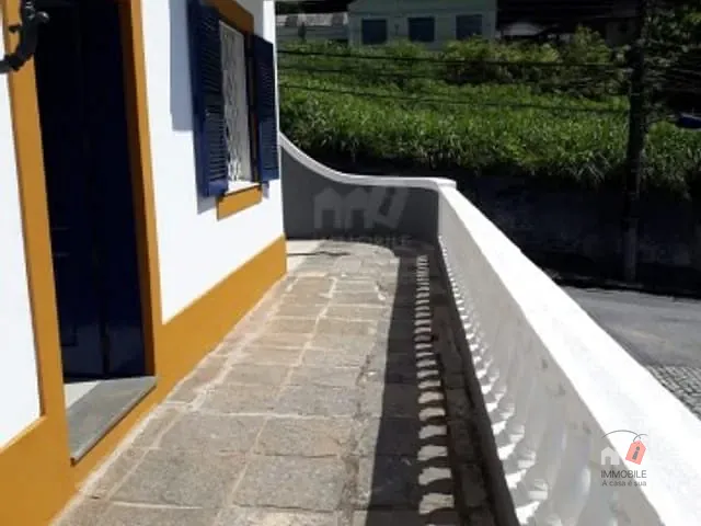 Casa com 320m², à venda, no bairro Valparaíso em Petrópolis