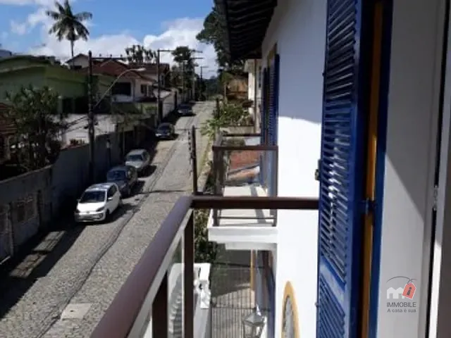 Casa com 320m², à venda, no bairro Valparaíso em Petrópolis