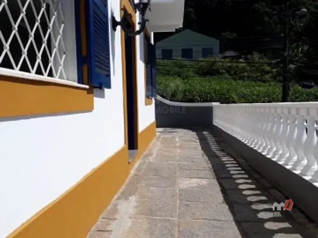 Casa com 320m², à venda, no bairro Valparaíso em Petrópolis