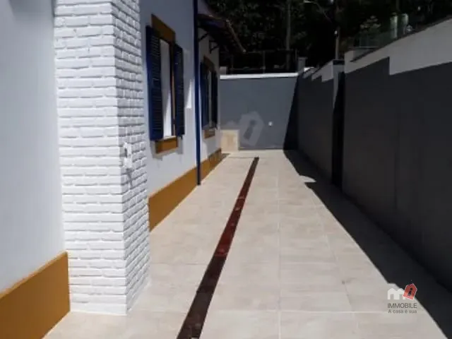 Casa com 320m², à venda, no bairro Valparaíso em Petrópolis