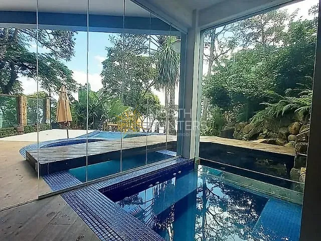 Casa com 810m² 4 quartos e 6 banheiros, à venda, no bairro Sambaqui em Florianópolis