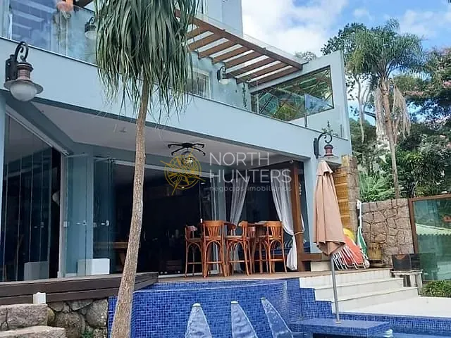 Casa com 810m² 4 quartos e 6 banheiros, à venda, no bairro Sambaqui em Florianópolis