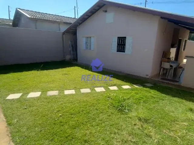 Casa com 200m² 2 quartos e 2 banheiros, à venda, no bairro Conjunto Habitacional Flora Rica em Botucatu