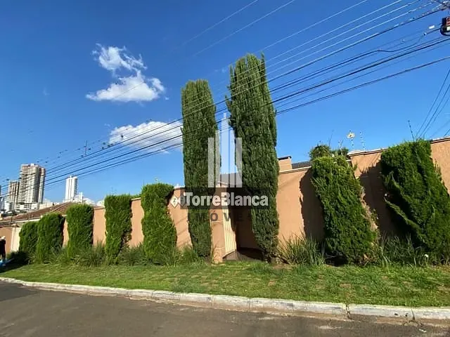 Casa com 1120m² 4 quartos e 5 banheiros, à venda, no bairro Estrela em Ponta Grossa