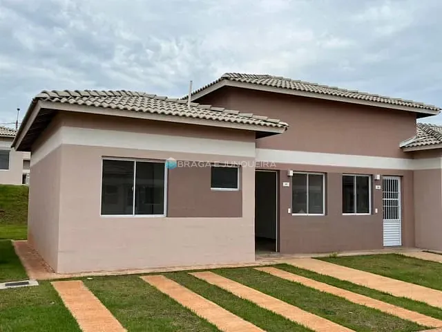 Casa com 150m² 2 quartos e 2 banheiros, à venda, no bairro Jardins Versalhes em Bady Bassitt