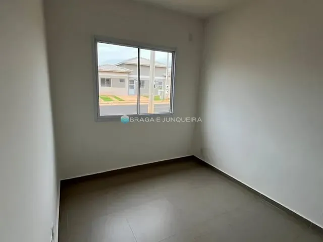 Casa com 150m² 2 quartos e 2 banheiros, à venda, no bairro Jardins Versalhes em Bady Bassitt