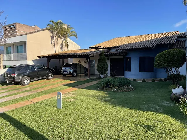 Casa com 660m² 5 quartos e 4 banheiros, à venda, no bairro Jardim Menegazzo em Apucarana