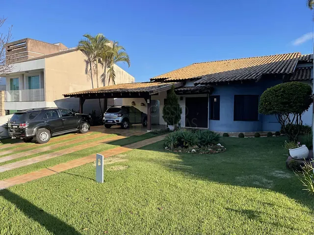 Casa com 660m² 5 quartos e 4 banheiros, à venda, no bairro Jardim Menegazzo em Apucarana