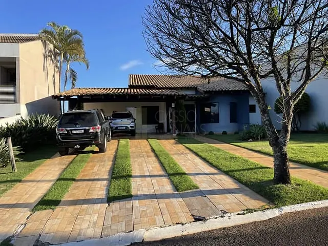 Casa com 660m² 5 quartos e 4 banheiros, à venda, no bairro Jardim Menegazzo em Apucarana