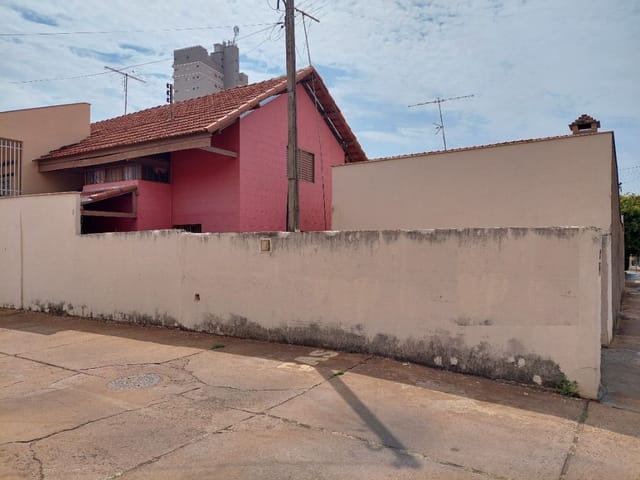 Casa com 213m² 3 quartos e 1 banheiro, à venda, no bairro Parque São Vicente em Birigüi