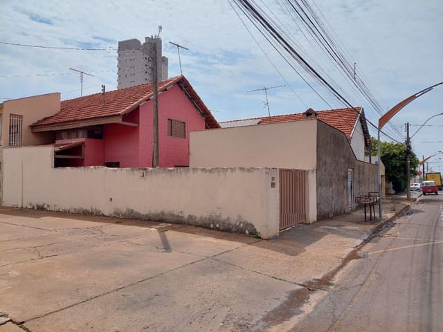 Casa com 213m² 3 quartos e 1 banheiro, à venda, no bairro Parque São Vicente em Birigüi