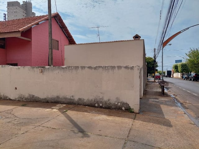 Casa com 213m² 3 quartos e 1 banheiro, à venda, no bairro Parque São Vicente em Birigüi