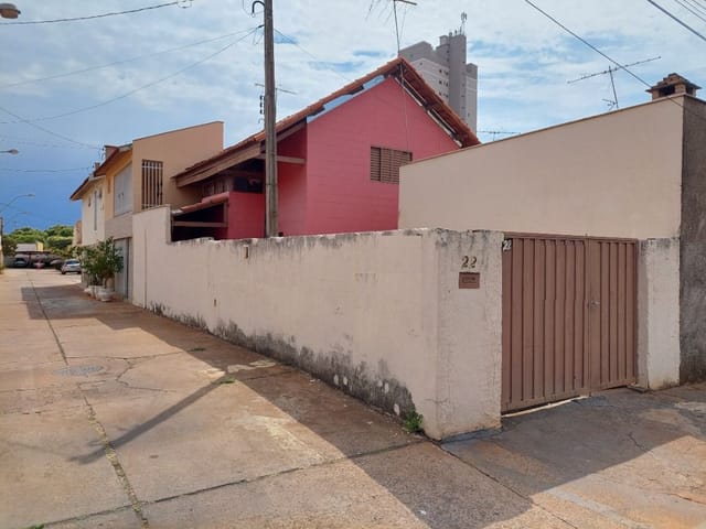 Casa com 213m² 3 quartos e 1 banheiro, à venda, no bairro Parque São Vicente em Birigüi