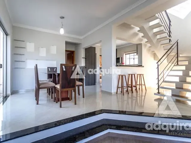 Casa com 300m² 4 quartos e 3 banheiros, à venda, no bairro Jardim Carvalho em Ponta Grossa