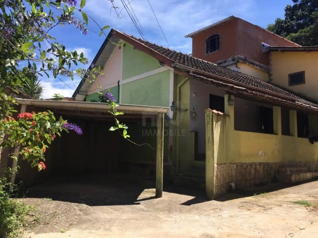 Casa com 380m², à venda, no bairro Independência em Petrópolis