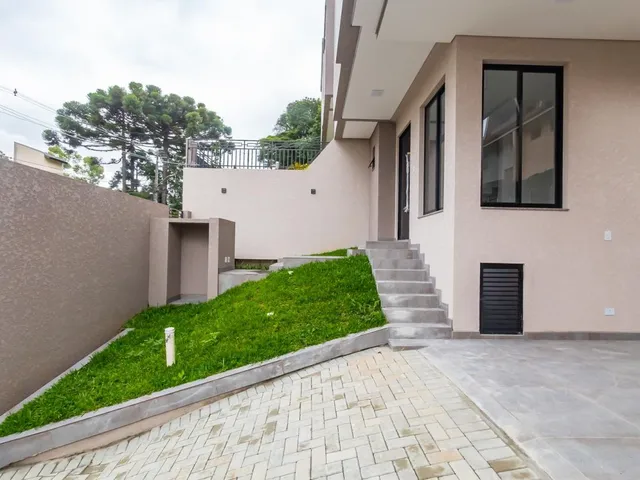 Casa com 128m² 3 quartos e 5 banheiros, à venda, no bairro Vista Alegre em Curitiba