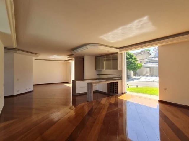 Casa com 850m² 5 quartos e 8 banheiros, à venda, no bairro Residencial Cinco (Alphaville) em Santana de Parnaíba