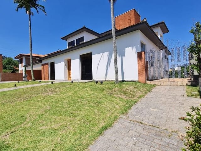 Casa com 850m² 5 quartos e 8 banheiros, à venda, no bairro Residencial Cinco (Alphaville) em Santana de Parnaíba
