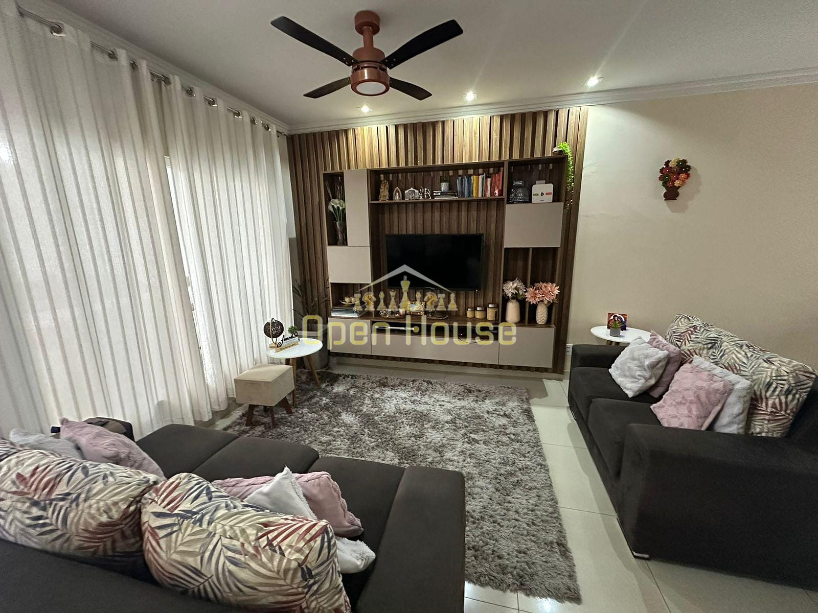 Casa, 3 quartos, 220 m² - Foto 1