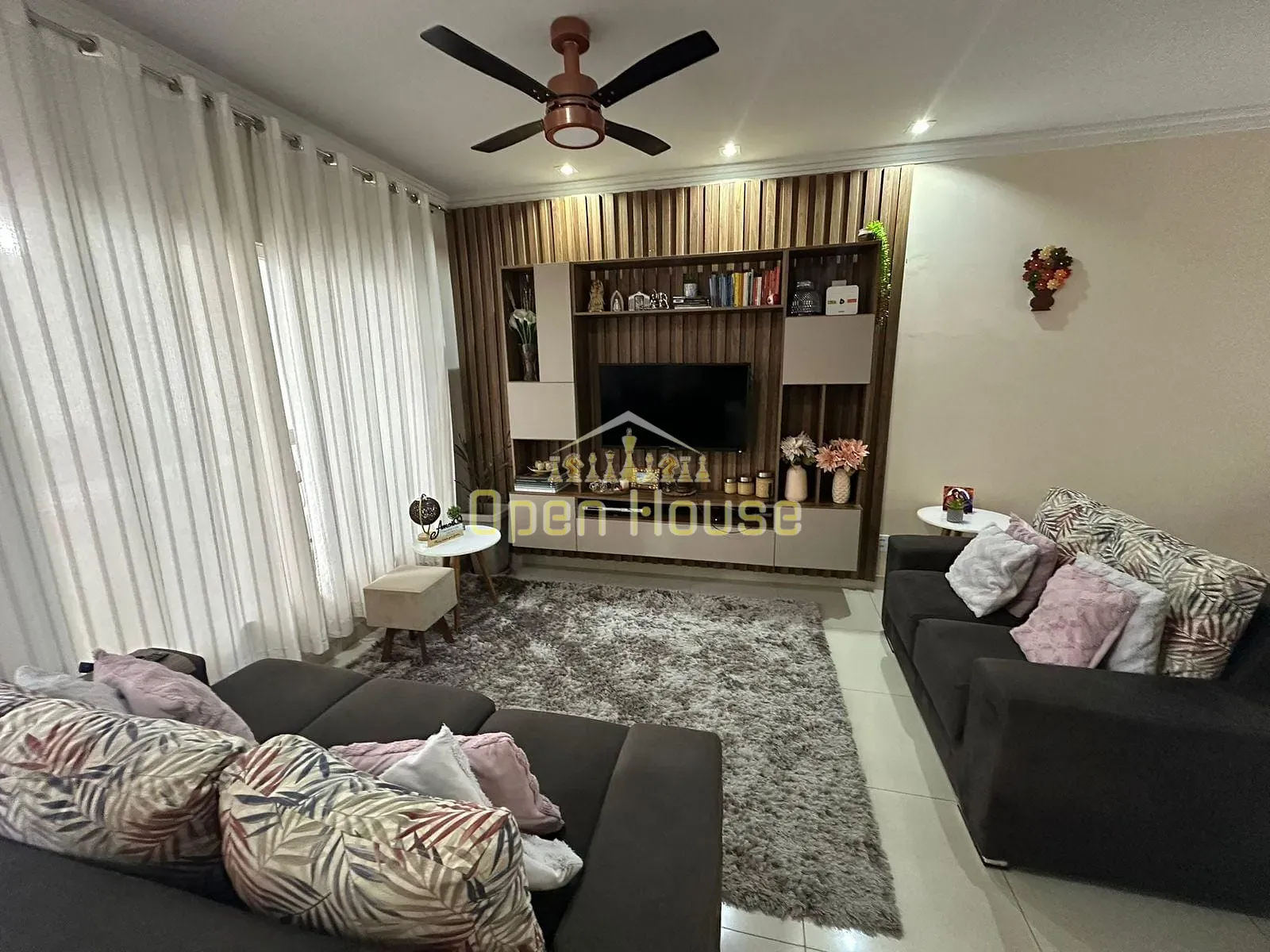 Casa, 3 quartos, 220 m² - Foto 1