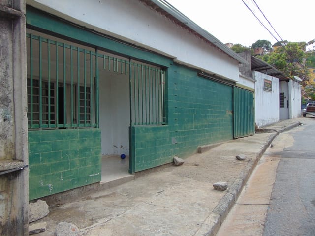 Casa com 360m² 2 quartos e 1 banheiro, à venda, no bairro Jardim Alvorada em Belo Horizonte