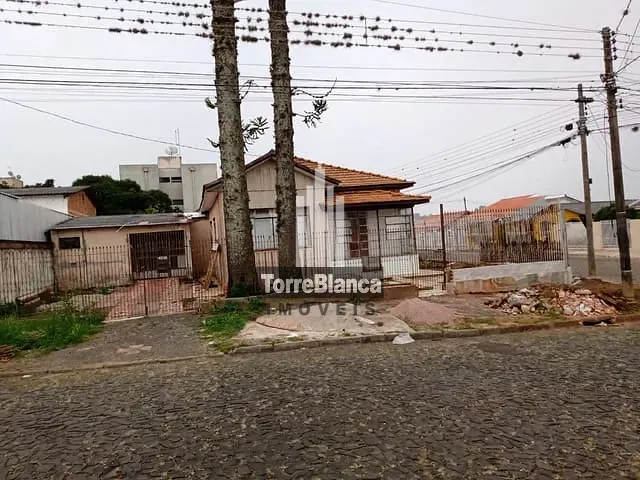 Casa com 297m² 3 quartos e 1 banheiro, à venda, no bairro Uvaranas em Ponta Grossa