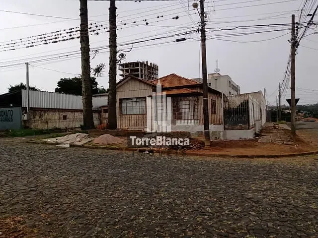 Casa com 297m² 3 quartos e 1 banheiro, à venda, no bairro Uvaranas em Ponta Grossa