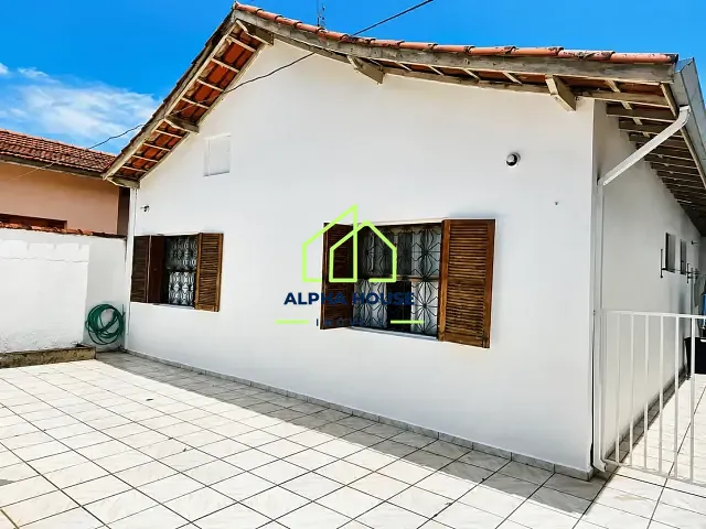 Casa com 300m² 3 quartos e 2 banheiros, à venda, no bairro Parque São Domingos em Pindamonhangaba