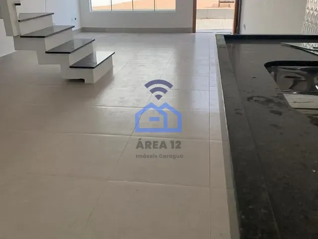Sobrado com 107m² 2 quartos e 3 banheiros, à venda, no bairro Massaguaçu em Caraguatatuba