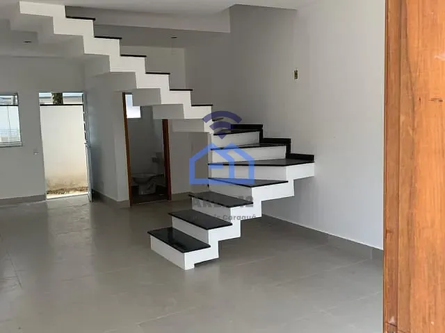 Sobrado com 107m² 2 quartos e 3 banheiros, à venda, no bairro Massaguaçu em Caraguatatuba