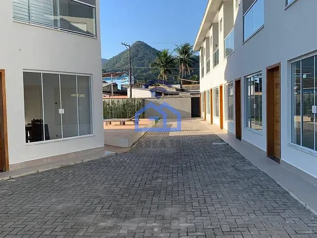 Sobrado com 107m² 2 quartos e 3 banheiros, à venda, no bairro Massaguaçu em Caraguatatuba