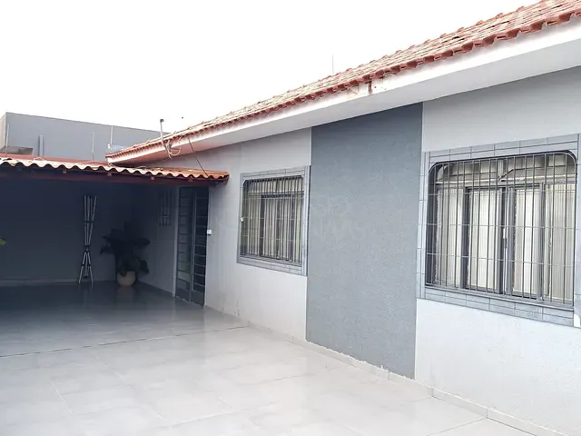 Casa com 262m² 4 quartos e 3 banheiros, à venda, no bairro Jardim Apucarana em Apucarana
