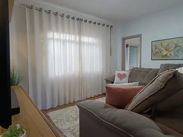 Casa com 262m² 4 quartos e 3 banheiros, à venda, no bairro Jardim Apucarana em Apucarana