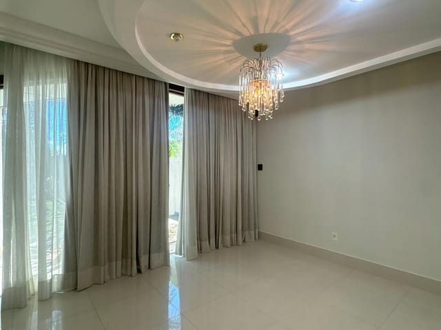 Casa com 640m² 4 quartos e 2 banheiros, à venda ou para alugar, no bairro Jardim Santana em Americana